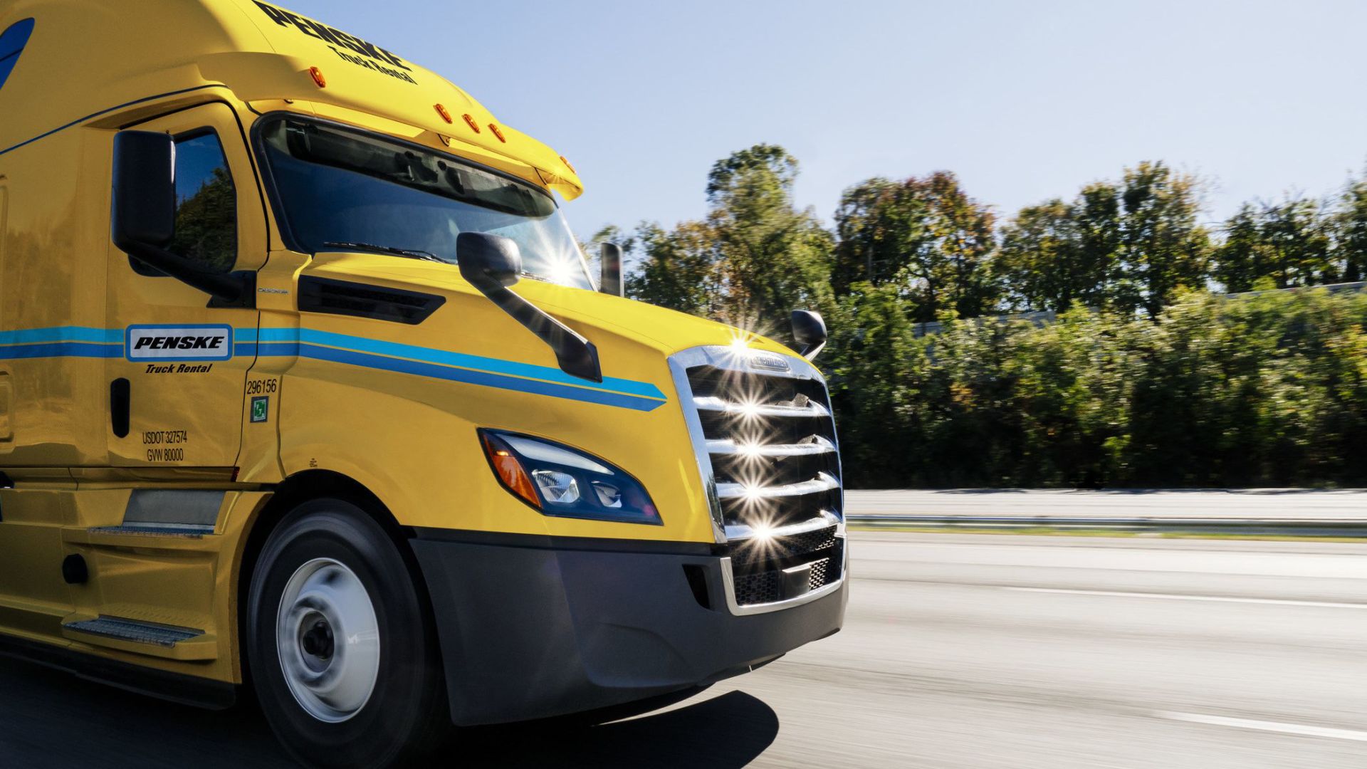 Penske-2018-tractor-open-road-tight-shot-image